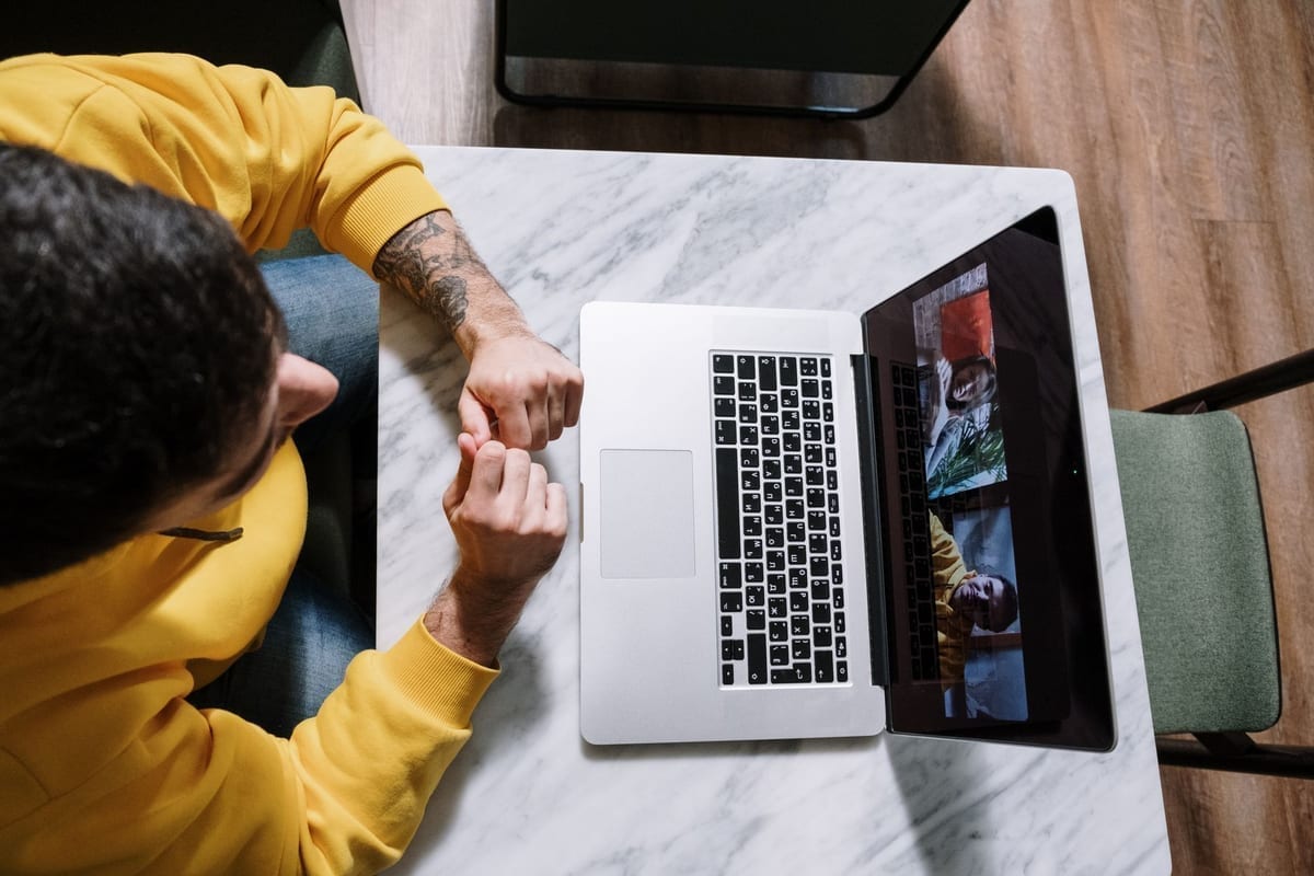 Top 6 online event management courses hero banner